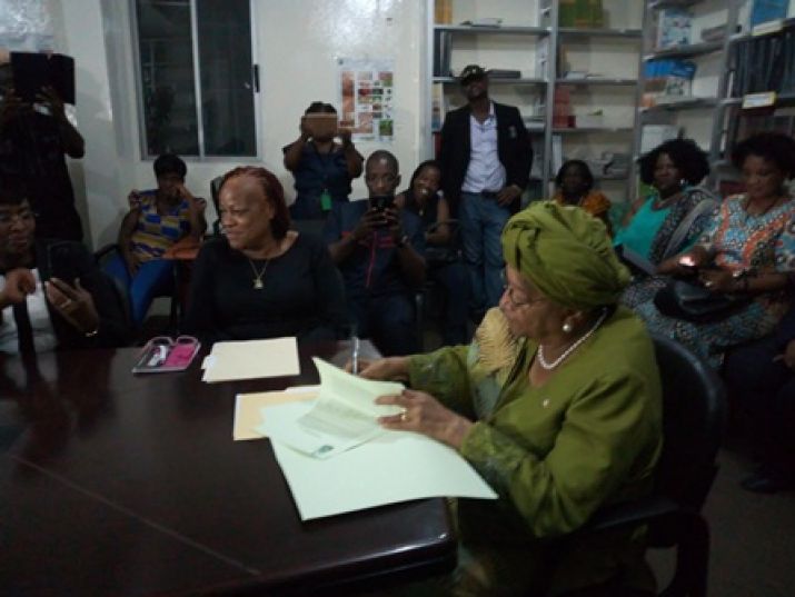 President Sirleaf performs signing ceremony of the issuance